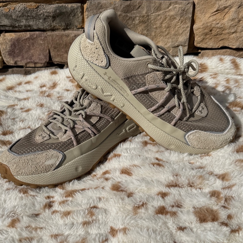 Under Armour HOVR “Wear Division BMore Sample Shoe” Mens Tan/Tan NWOB